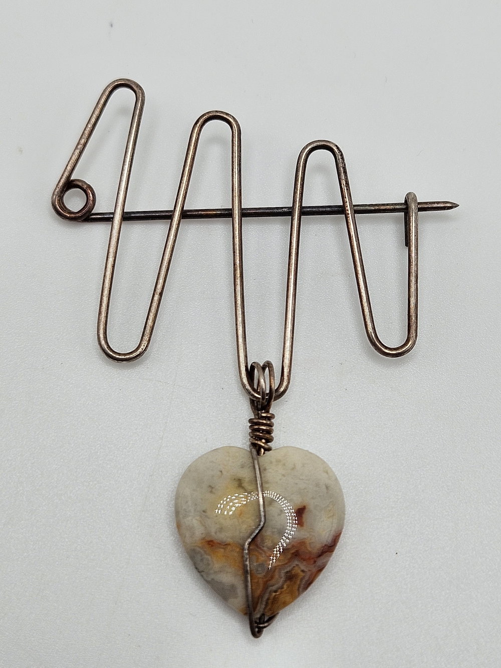 VINTAGE Handcrafted Agate Heart Dangle Silver Tone Wire Wrapped Brooch Pin